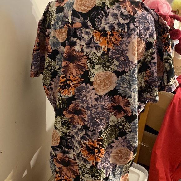 INC International concept size XXXL button down blouse with flowers all over it. - Picture 5 of 9